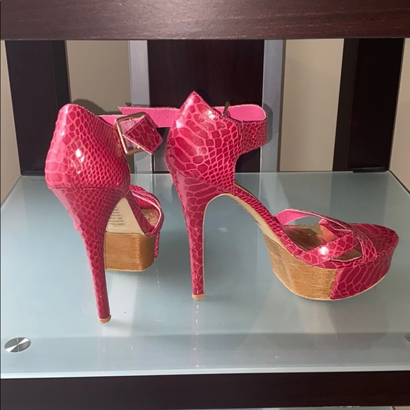 Pink snake skin like scandal heels - Picture 3 of 4